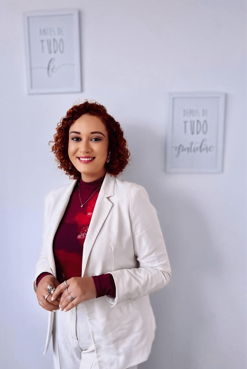 Juliana Costa - Psicóloga em uma sessão online